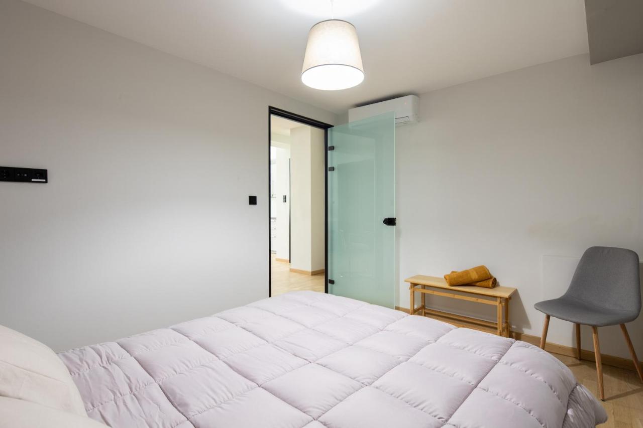 Bright 2Bdr Apartment Downtown Exarcheia! Athens Luaran gambar